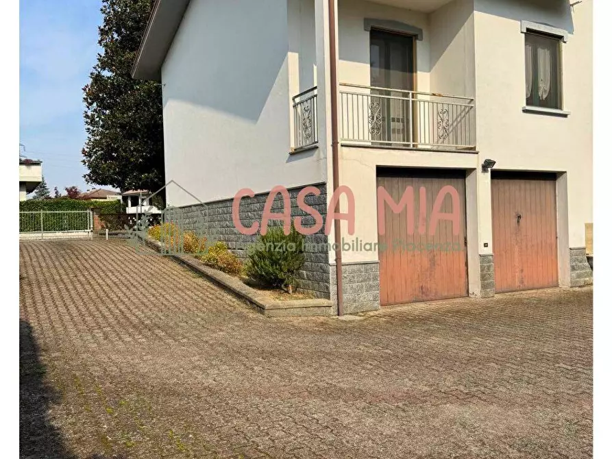 Immagine 9 di Villa in vendita  in Via De amicis a Agazzano