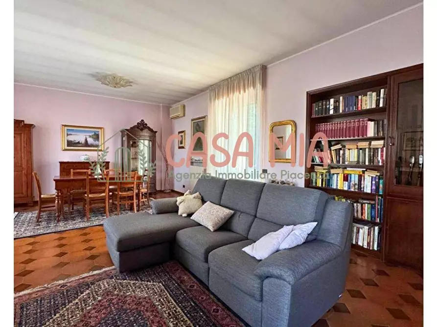 Immagine 11 di Villa in vendita  in Via De amicis a Agazzano