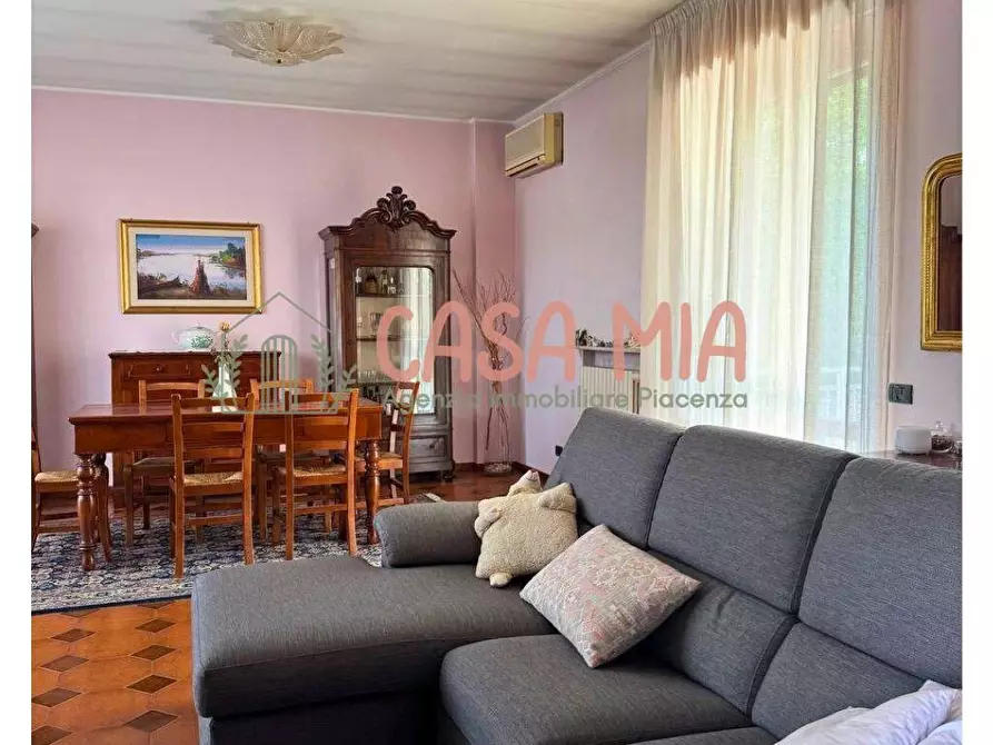 Immagine 13 di Villa in vendita  in Via De amicis a Agazzano