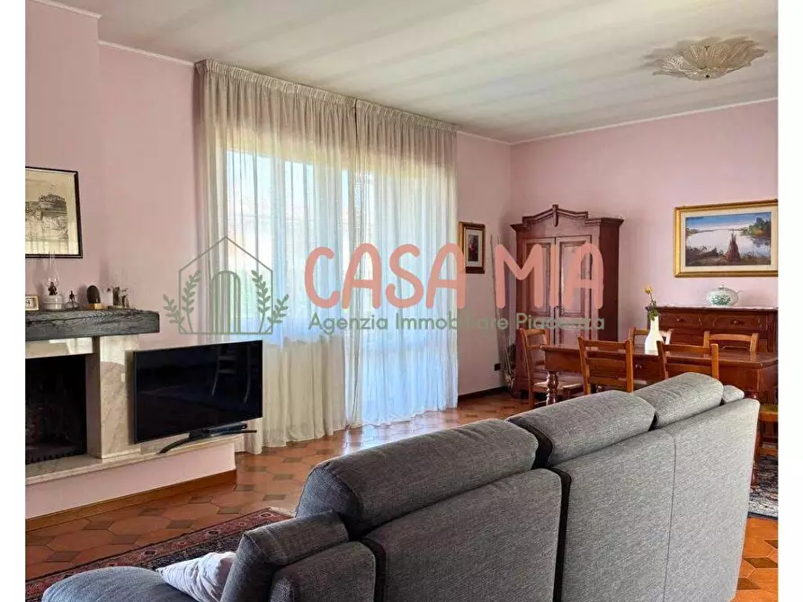 Immagine 14 di Villa in vendita  in Via De amicis a Agazzano