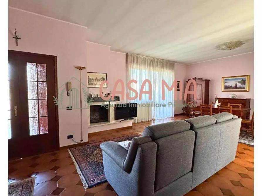 Immagine 15 di Villa in vendita  in Via De amicis a Agazzano