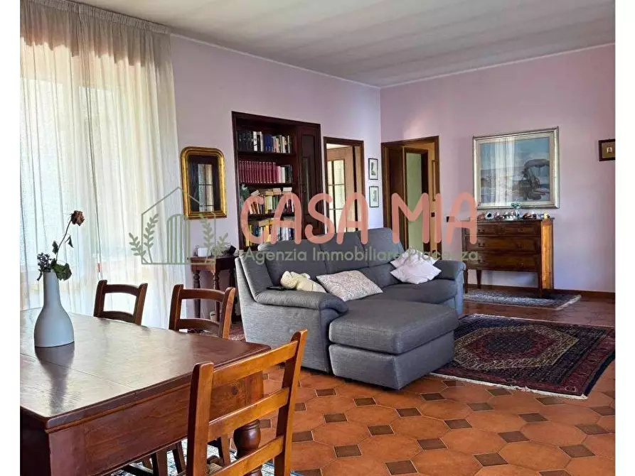 Immagine 1 di Villa in vendita  in Via De amicis a Agazzano