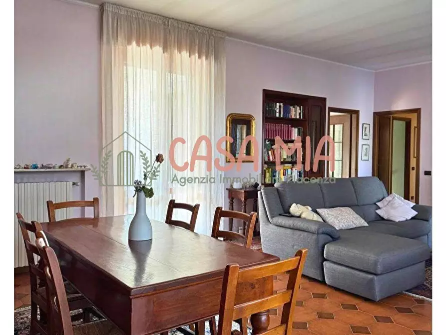 Immagine 18 di Villa in vendita  in Via De amicis a Agazzano