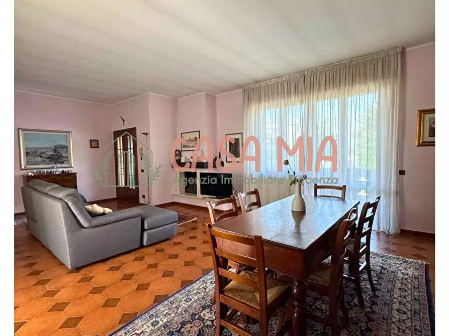 Immagine 21 di Villa in vendita  in Via De amicis a Agazzano