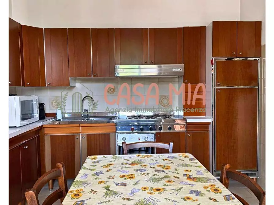 Immagine 25 di Villa in vendita  in Via De amicis a Agazzano