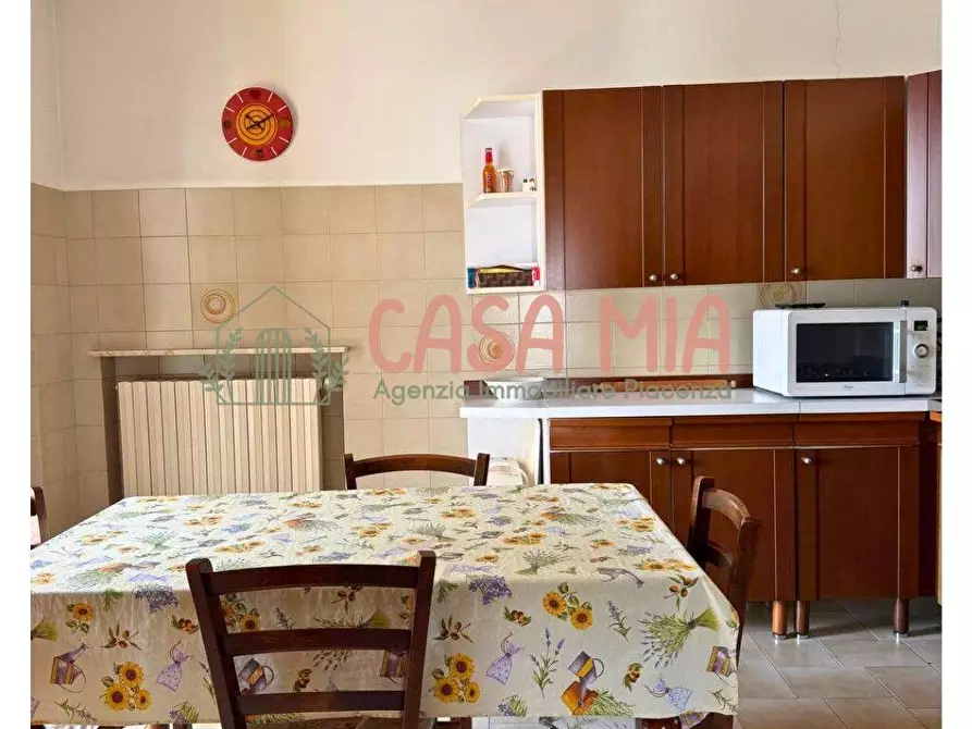 Immagine 29 di Villa in vendita  in Via De amicis a Agazzano