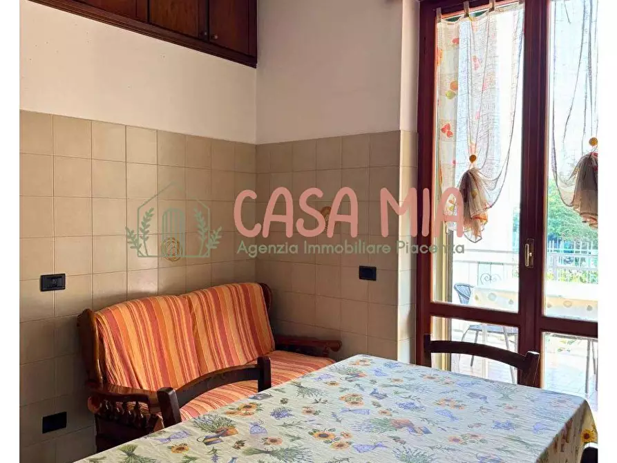 Immagine 30 di Villa in vendita  in Via De amicis a Agazzano