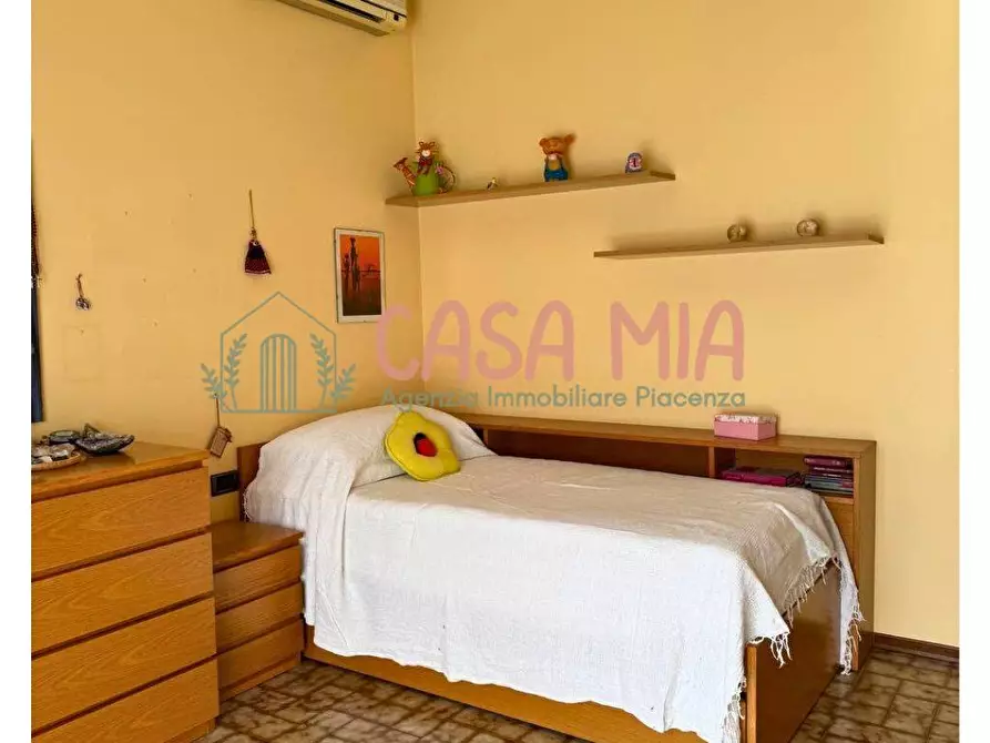 Immagine 38 di Villa in vendita  in Via De amicis a Agazzano