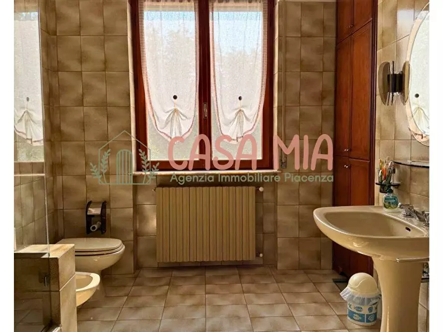 Immagine 48 di Villa in vendita  in Via De amicis a Agazzano