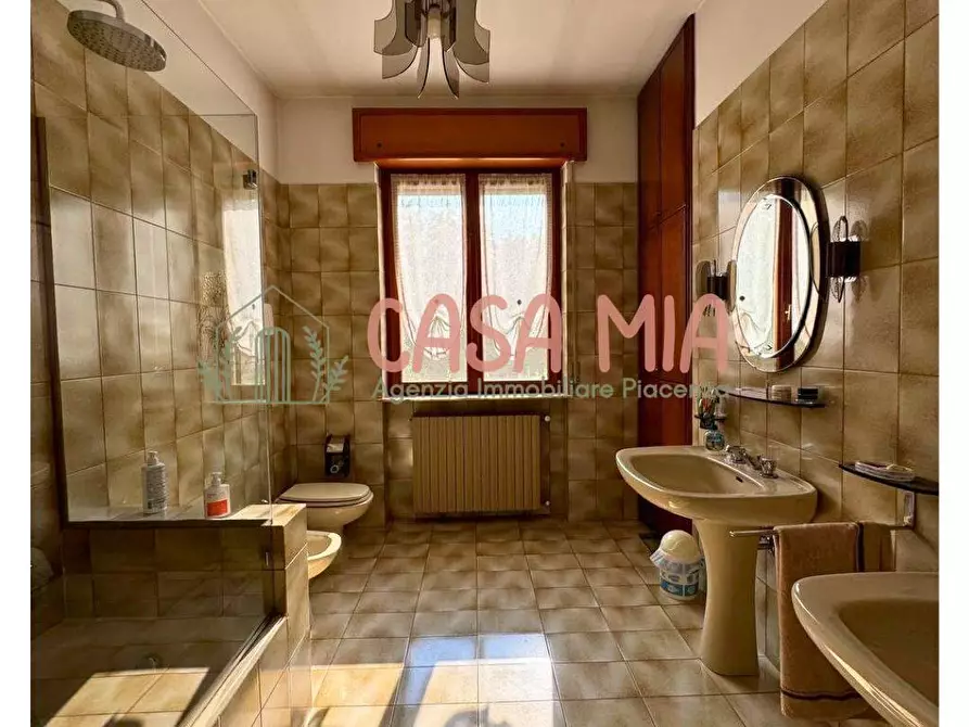 Immagine 49 di Villa in vendita  in Via De amicis a Agazzano