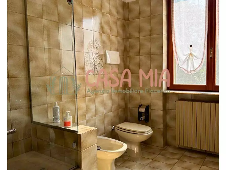 Immagine 51 di Villa in vendita  in Via De amicis a Agazzano