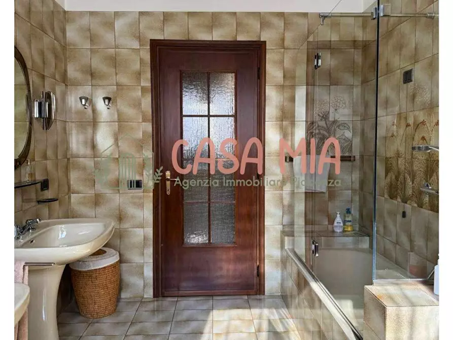 Immagine 52 di Villa in vendita  in Via De amicis a Agazzano