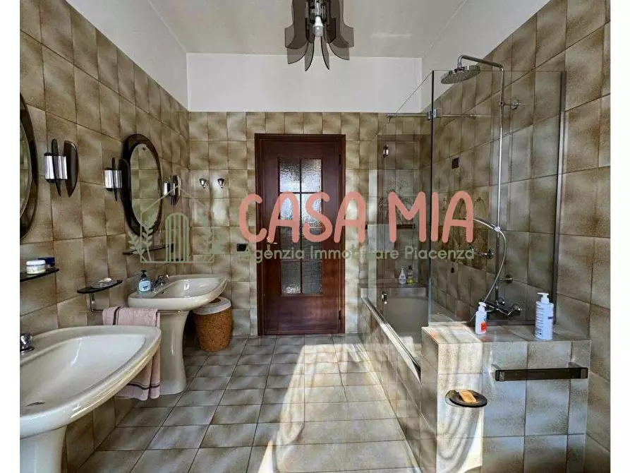 Immagine 53 di Villa in vendita  in Via De amicis a Agazzano