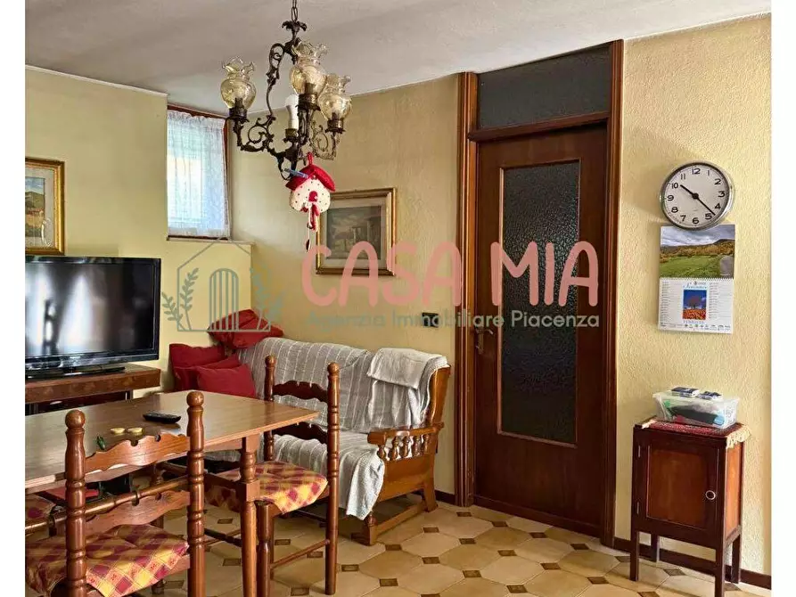 Immagine 55 di Villa in vendita  in Via De amicis a Agazzano