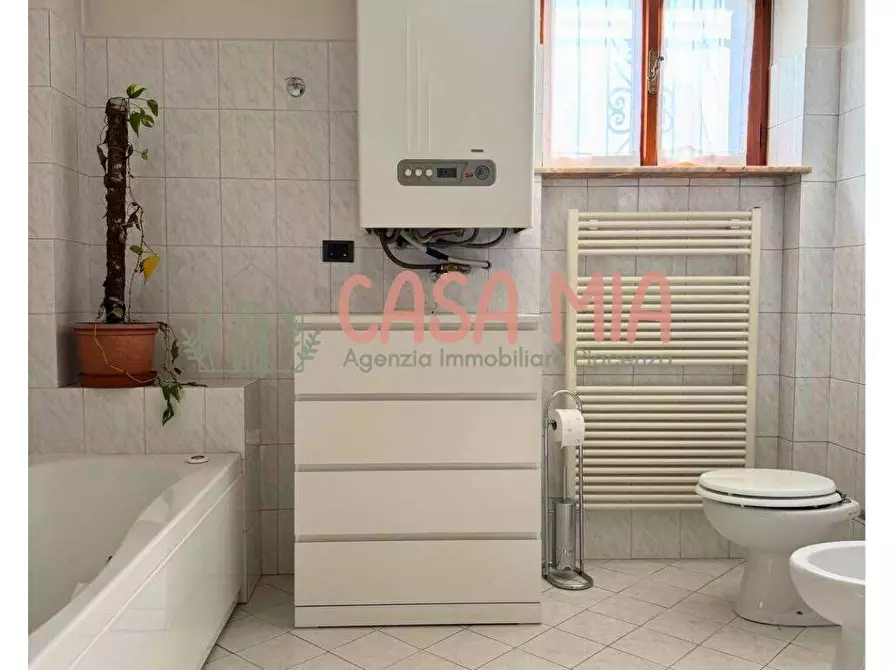 Immagine 61 di Villa in vendita  in Via De amicis a Agazzano