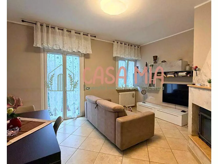 Immagine 2 di Appartamento in vendita  in via IV novembre a Agazzano