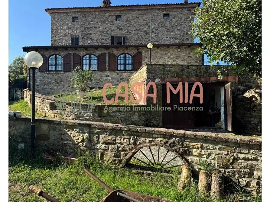 Immagine 1 di Rustico / casale in vendita  in località Poggiarello a Agazzano