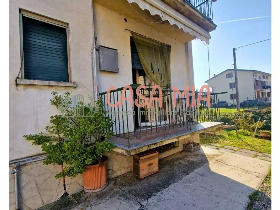 Immagine 2 di Appartamento in vendita  in via roma a Agazzano