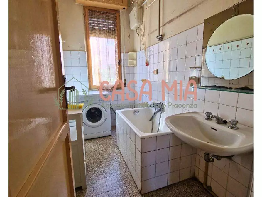 Immagine 35 di Appartamento in vendita  in via roma a Agazzano