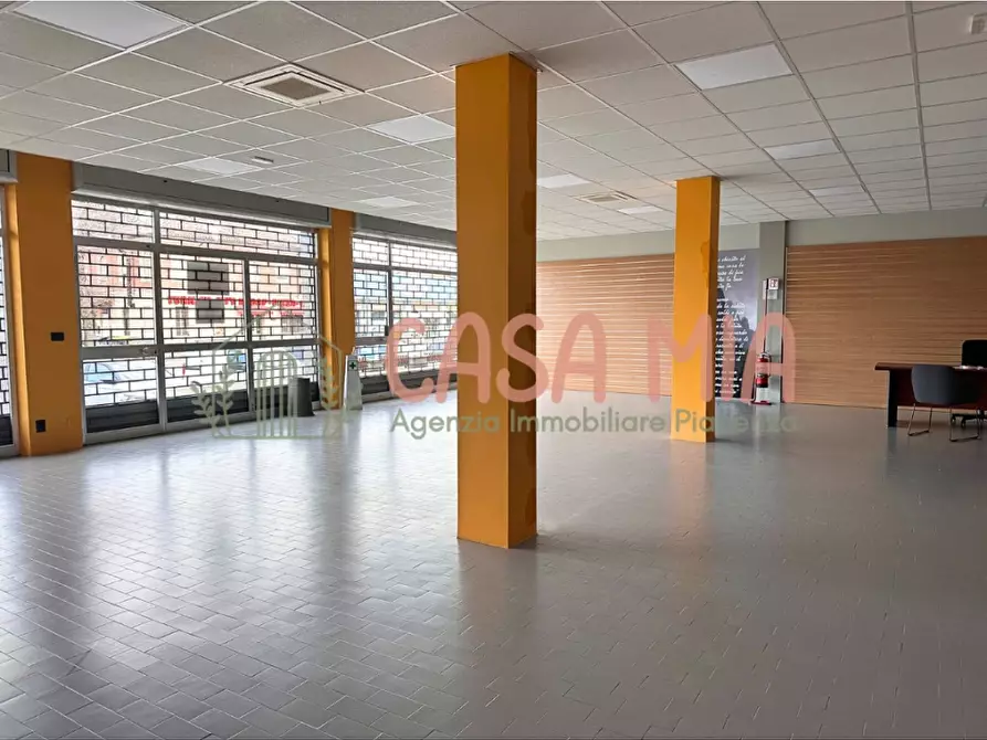 Immagine 2 di Locale commerciale in vendita  in Via emilia ovest a Agazzano