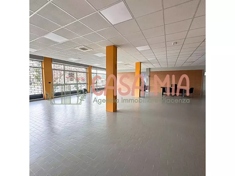 Immagine 3 di Locale commerciale in vendita  in Via emilia ovest a Agazzano