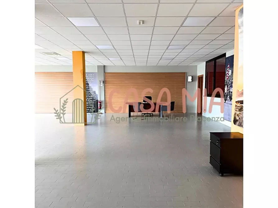 Immagine 4 di Locale commerciale in vendita  in Via emilia ovest a Agazzano