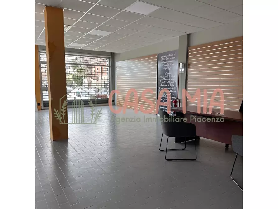 Immagine 11 di Locale commerciale in vendita  in Via emilia ovest a Agazzano