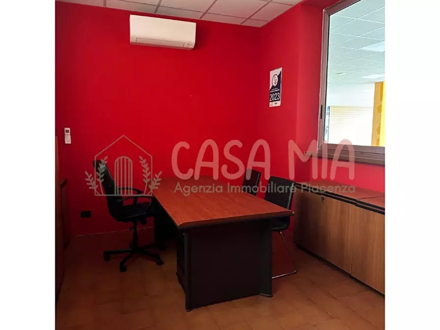 Immagine 12 di Locale commerciale in vendita  in Via emilia ovest a Agazzano