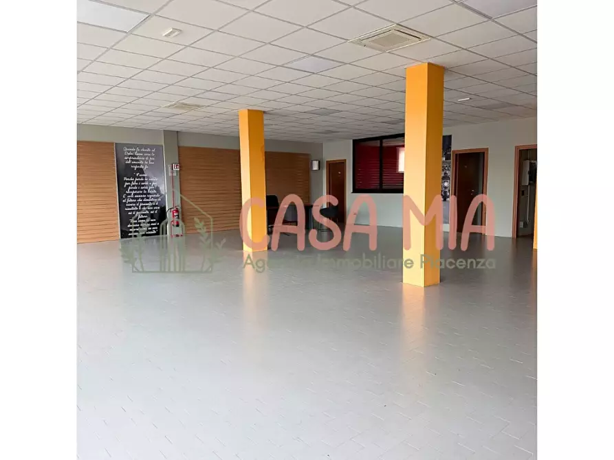 Immagine 6 di Locale commerciale in vendita  in Via emilia ovest a Agazzano