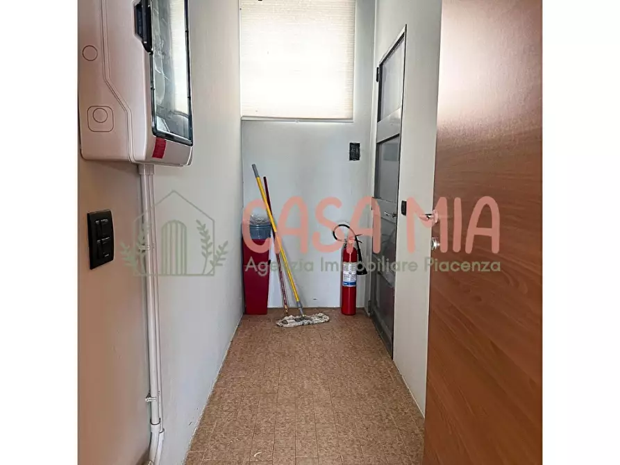 Immagine 7 di Locale commerciale in vendita  in Via emilia ovest a Agazzano