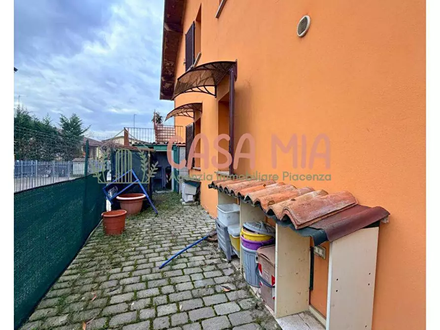 Immagine 3 di Appartamento in vendita  in via roma a Agazzano