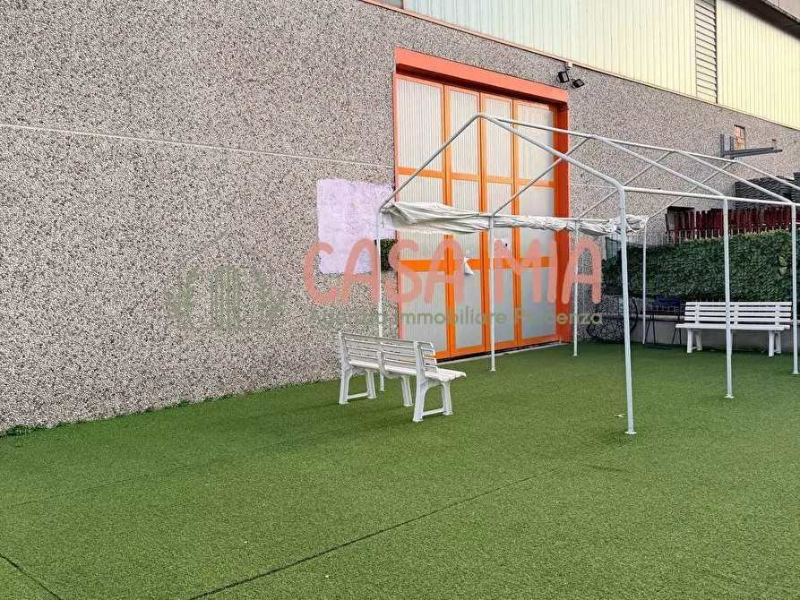 Immagine 8 di Attività commerciale in vendita  in Via Bolzano a Agazzano