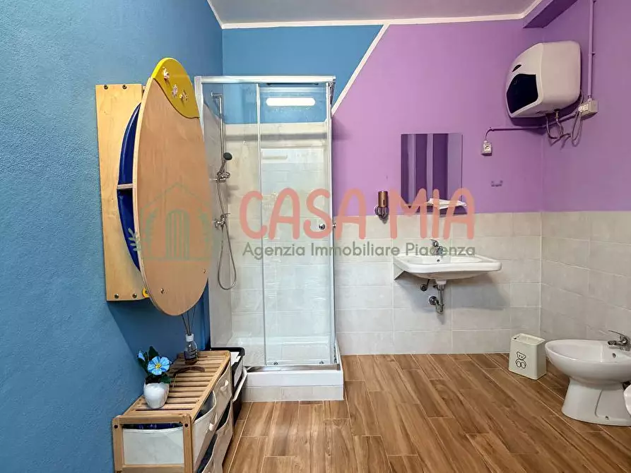 Immagine 2 di Attività commerciale in vendita  in Via Bolzano a Agazzano