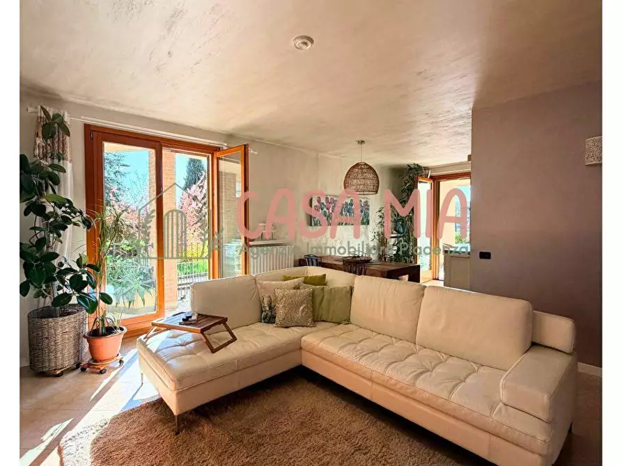 Immagine 1 di Appartamento in vendita  in Via Tobagi a Agazzano