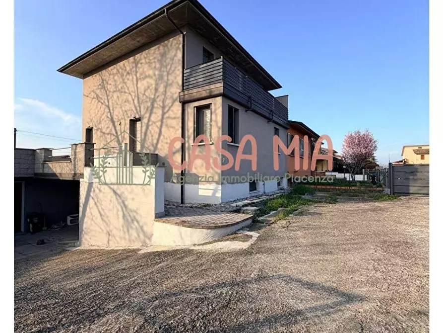 Immagine 1 di Casa semindipendente in vendita  in località Bossina a Agazzano