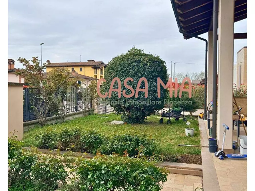 Immagine 5 di Villa in vendita  in Via Madre Teresa Di calcutta a Agazzano
