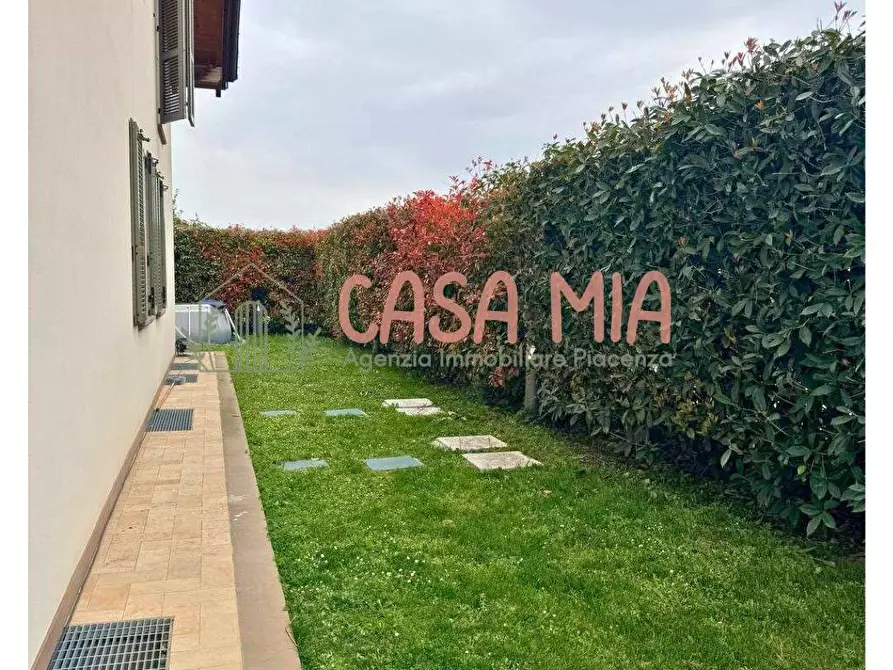 Immagine 2 di Villa in vendita  in Via Madre Teresa Di calcutta a Agazzano
