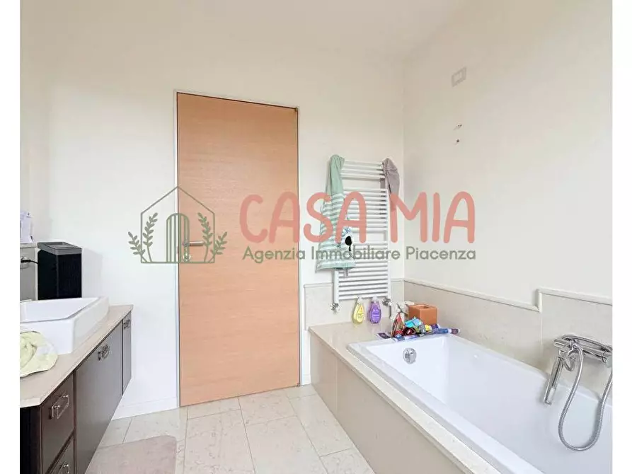 Immagine 34 di Villa in vendita  in Via Madre Teresa Di calcutta a Agazzano