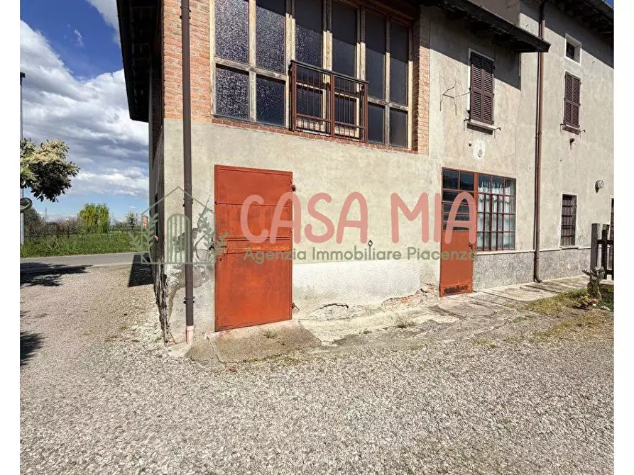 Immagine 1 di Casa semindipendente in vendita  in Via Santimento a Agazzano