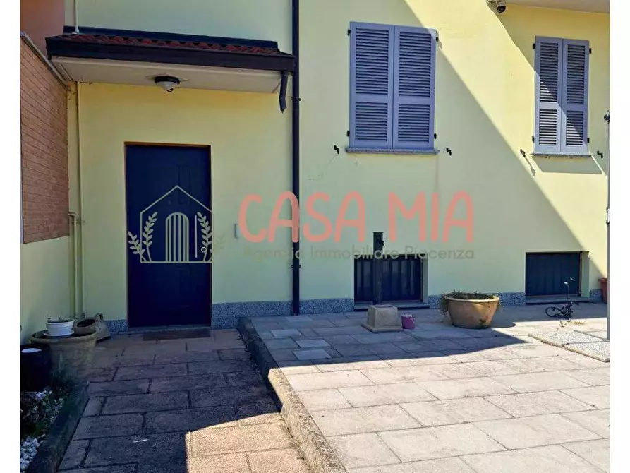 Immagine 2 di Appartamento in vendita  in Via Guareschi a Agazzano