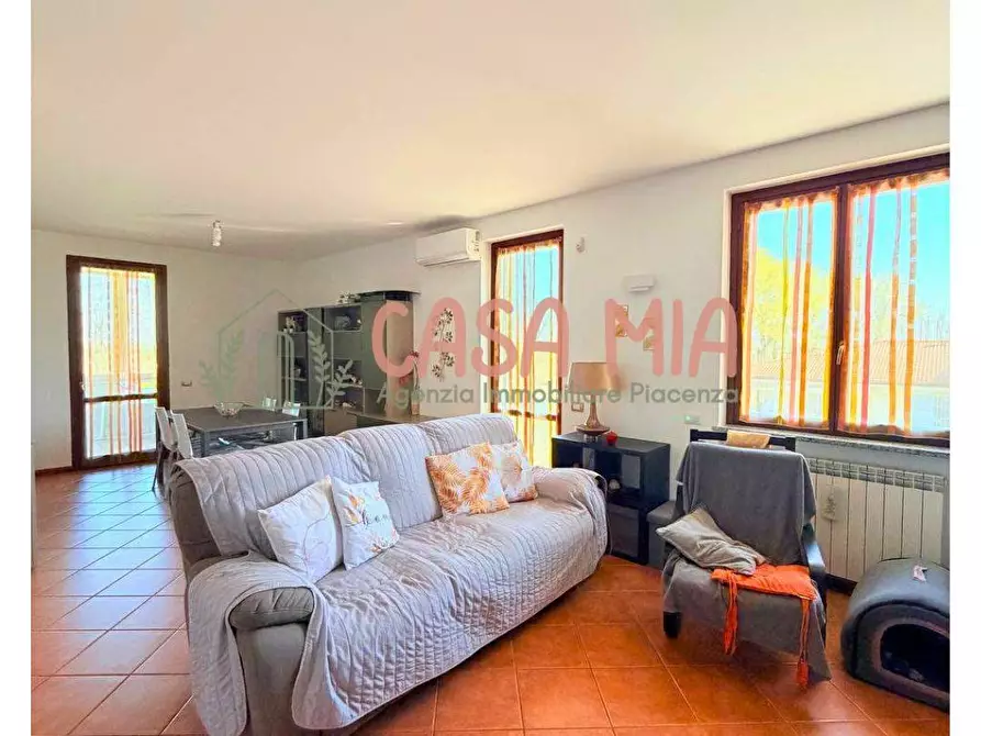 Immagine 5 di Appartamento in vendita  in Via Guareschi a Agazzano