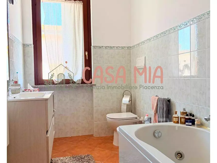 Immagine 30 di Appartamento in vendita  in Via Guareschi a Agazzano