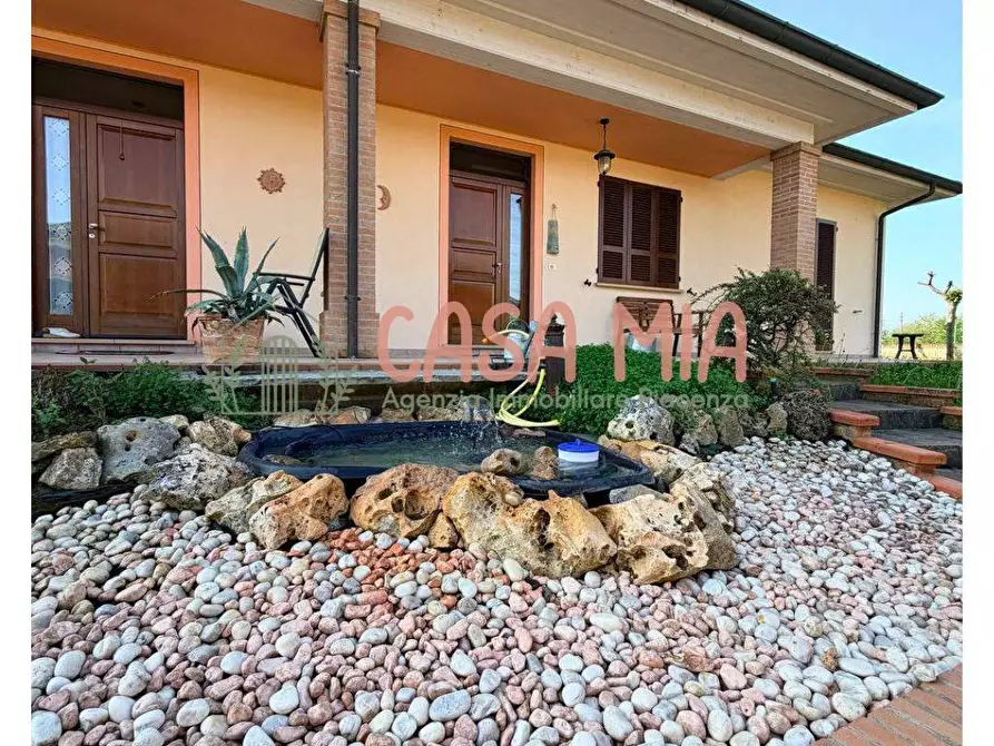 Immagine 1 di Casa semindipendente in vendita  in VIA ROMA a Agazzano