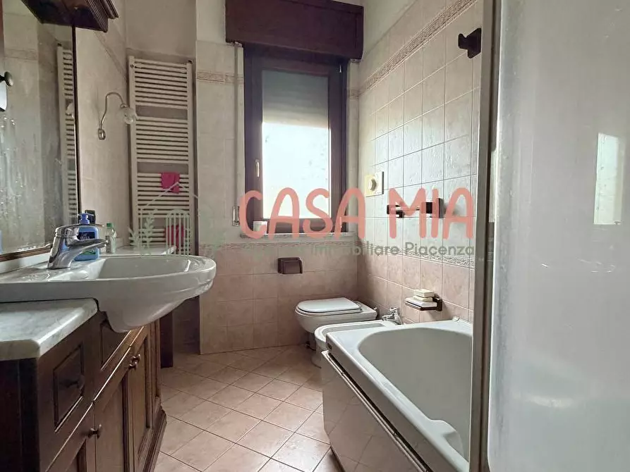 Immagine 10 di Appartamento in vendita  in Via Roma a Agazzano