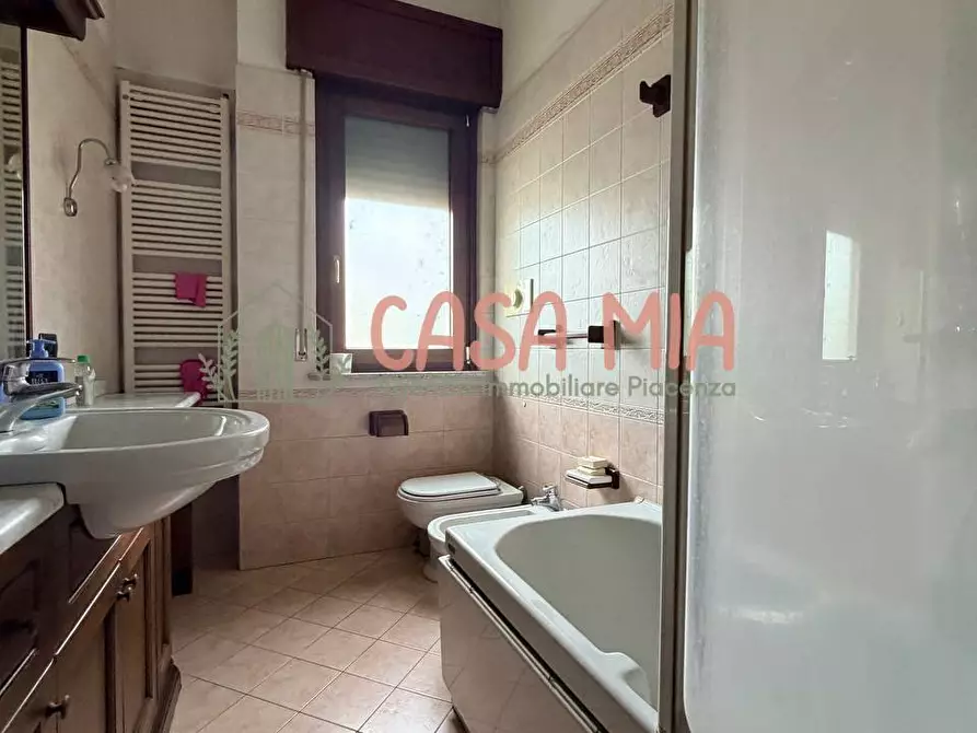 Immagine 11 di Appartamento in vendita  in Via Roma a Agazzano