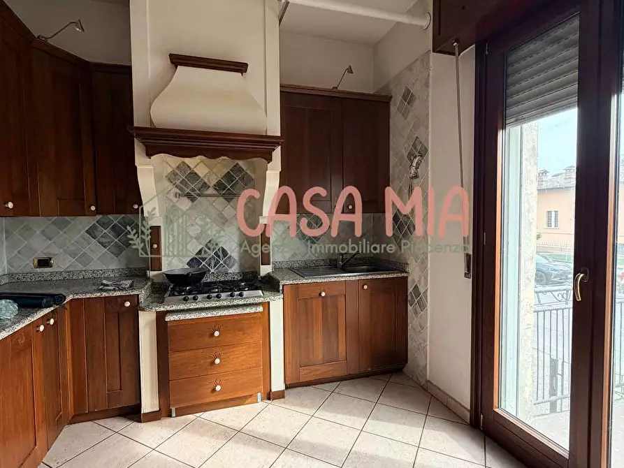 Immagine 1 di Appartamento in vendita  in Via Roma a Agazzano