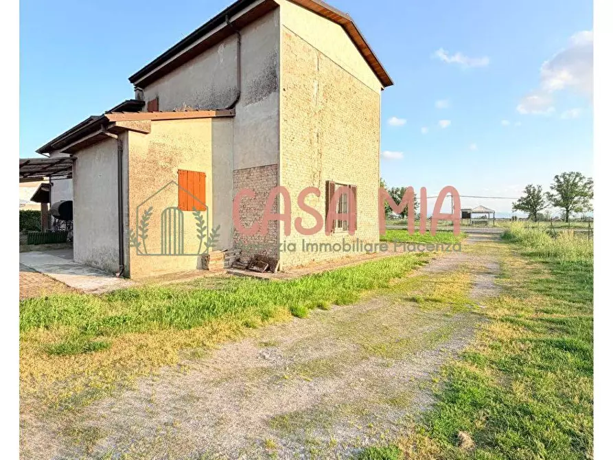 Immagine 1 di Casa semindipendente in vendita  in loalità zerbione a Agazzano