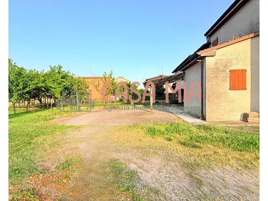 Immagine 2 di Casa semindipendente in vendita  in loalità zerbione a Agazzano