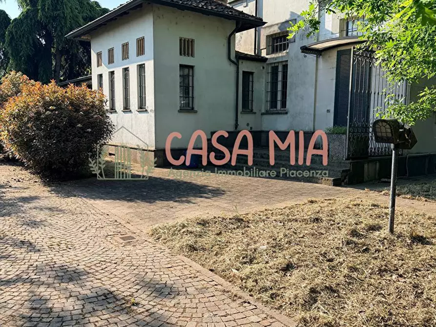 Immagine 1 di Villa in vendita  in Località incrociata a Agazzano