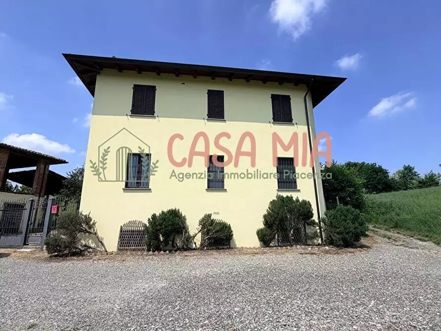 Immagine 2 di Villa in vendita  in Via pertini a Agazzano
